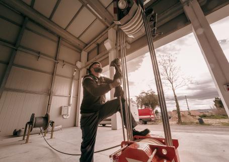 SOSTITUZIONE FUNE DI CARICO